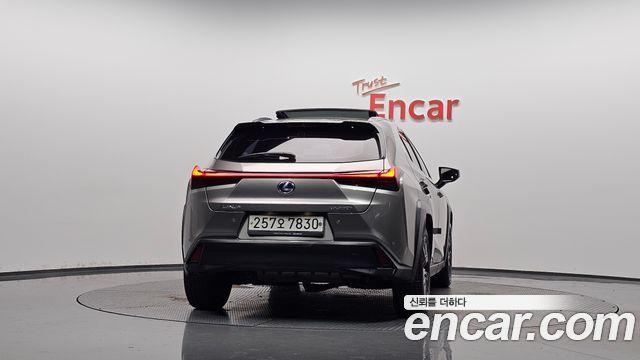 Lexus UX 2.0 AWD — пробег 44 695 км — фото 4 из 5