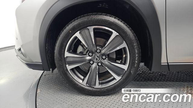 Lexus UX 2.0 AWD — пробег 44 695 км — фото 5 из 5