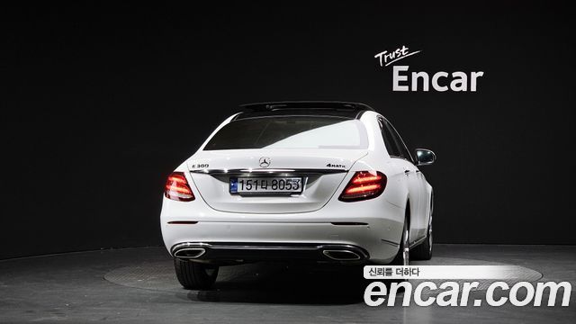 Mercedes-Benz E-Class E300 4MATIC Exclusive — пробег 107 031 км — фото 4 из 5