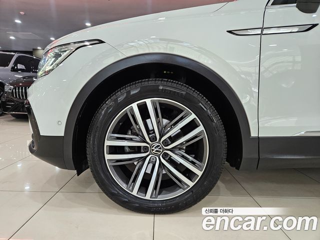 Volkswagen Tiguan 2.0 TDI Prestige — пробег 32 879 км — фото 5 из 5