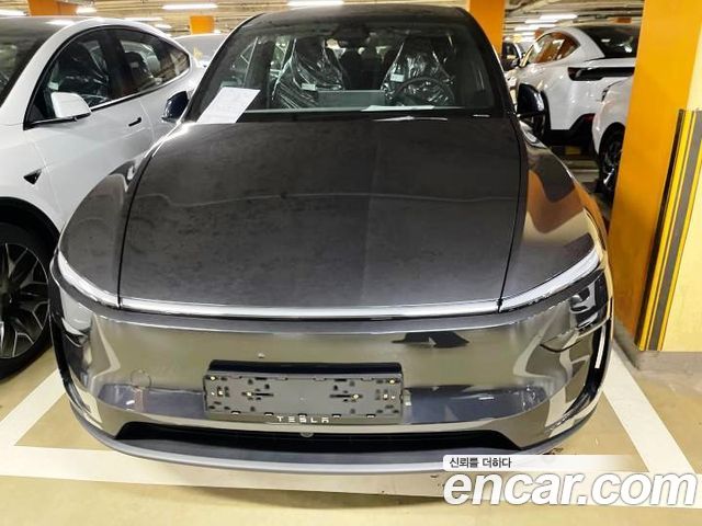 Tesla Model Y L Long Range AWD — пробег 1 км — фото 1 из 5