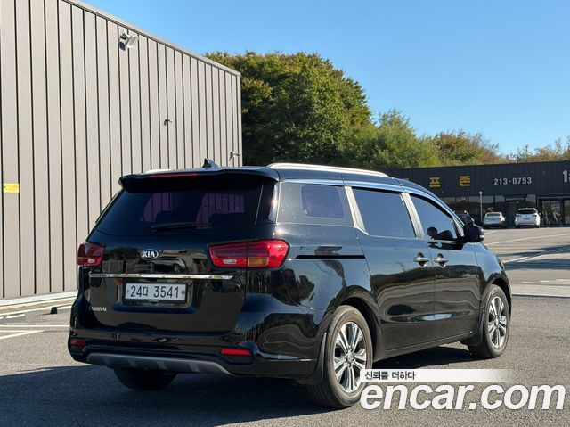 Kia Carnival 9-Seater Luxury — пробег 168 000 км — фото 2 из 5
