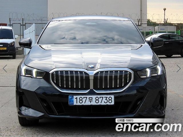 BMW 5-Series 520i M Sport — пробег 24 698 км — фото 1 из 5