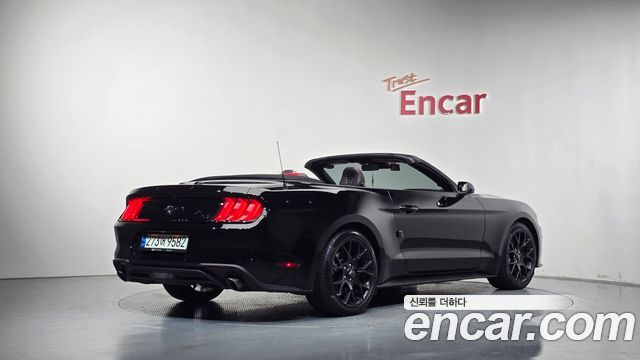 Ford Mustang Convertible — пробег 66 807 км — фото 2 из 5