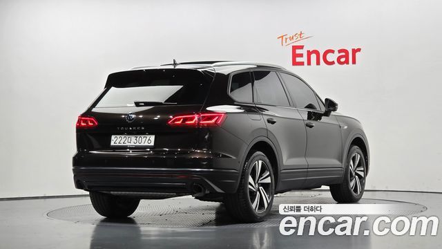 Volkswagen Touareg 3.0 TDI Premium — пробег 75 014 км — фото 2 из 5