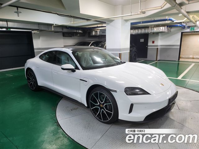 Porsche Taycan Base — пробег 10 500 км — фото 1 из 5