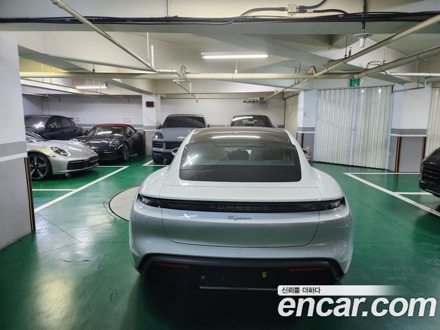 Porsche Taycan Base — пробег 10 500 км — фото 2 из 5