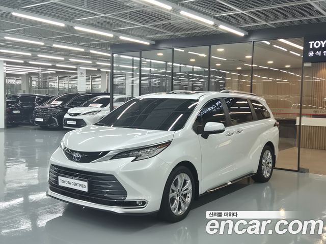 Toyota Sienna 2.5 Hybrid 2WD — пробег 30 295 км — фото 1 из 5