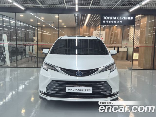 Toyota Sienna 2.5 Hybrid 2WD — пробег 30 295 км — фото 3 из 5