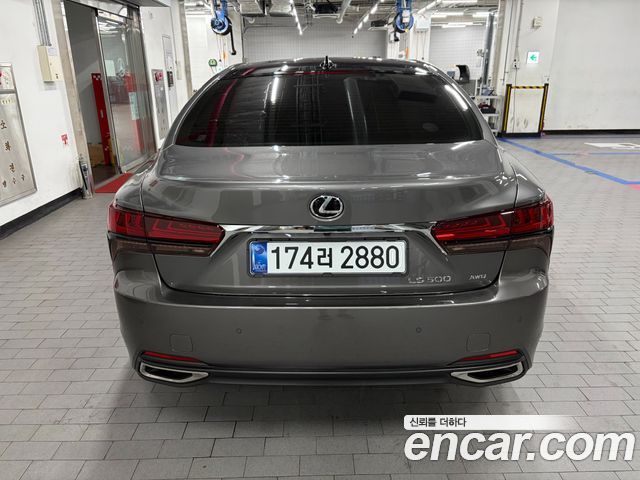 Lexus LS 3.5 Luxury AWD — пробег 14 500 км — фото 4 из 5