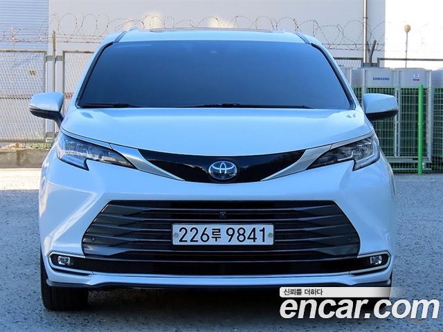 Toyota Sienna 2.5 Hybrid 2WD — пробег 126 692 км — фото 1 из 5